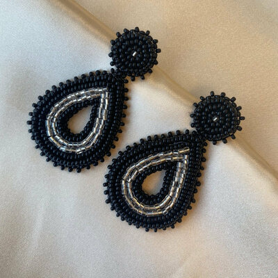 PAULIE POCKET Black Silver Beads EARRINGS